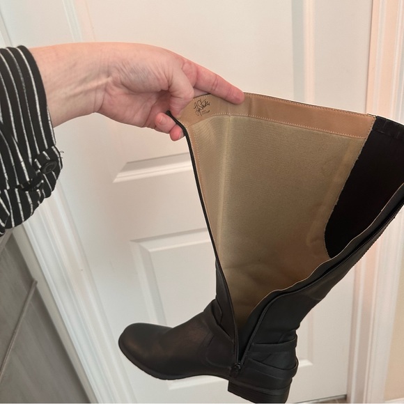 Tall boots. Riding boots. Black boots. Size 8.5 black boots. 8.5M boots. - Picture 8 of 9